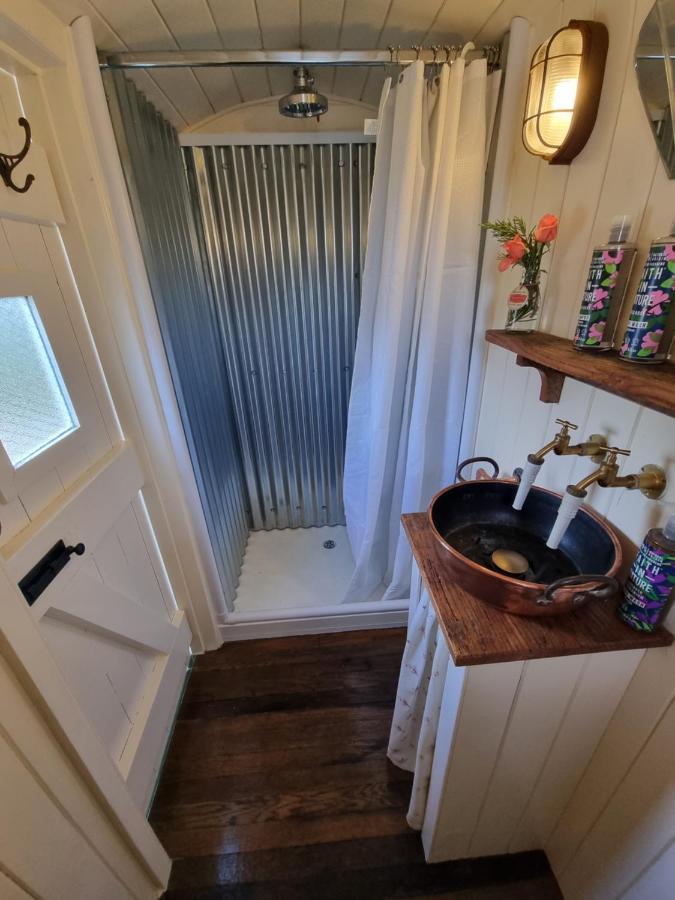 The Delkin Shepherds Huts Castle Combe Esterno foto