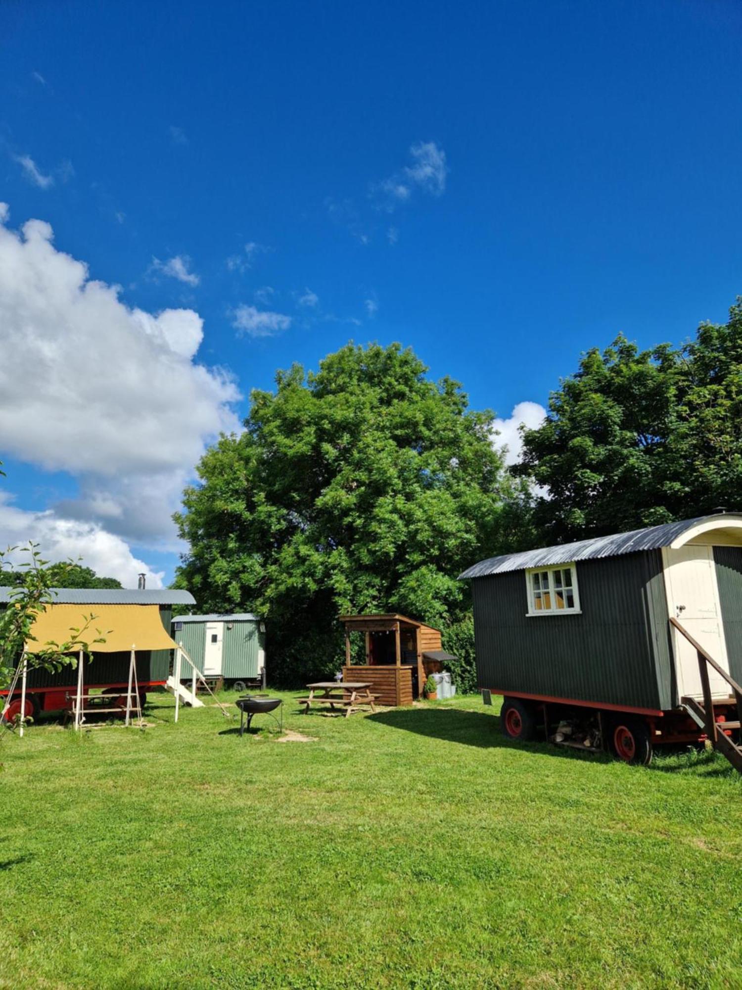 The Delkin Shepherds Huts Castle Combe Esterno foto